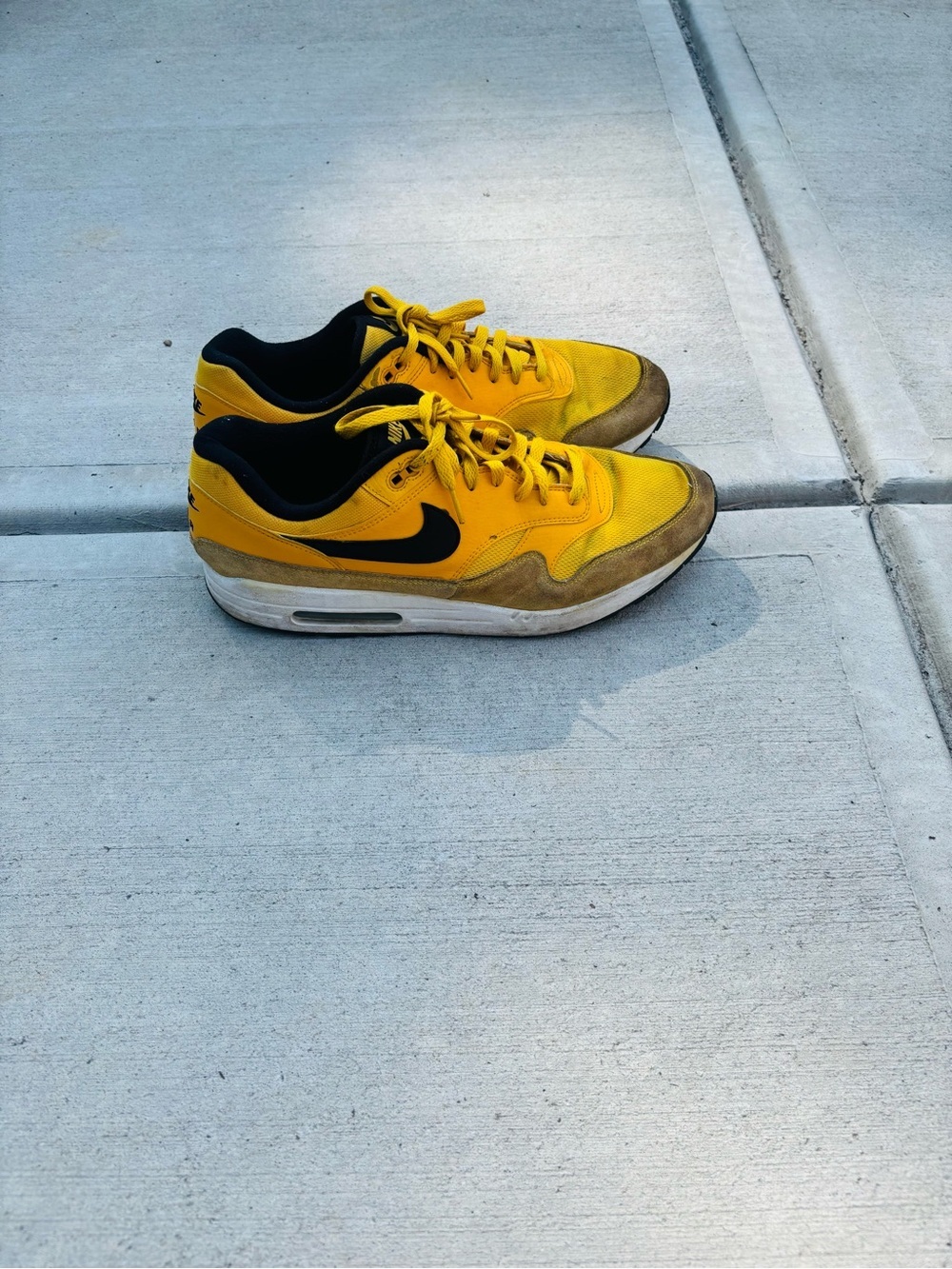 Nike Air Max 1 Men’s Yellow and Black & White Low-Top Sneakers size 13 - Picture 8 of 12